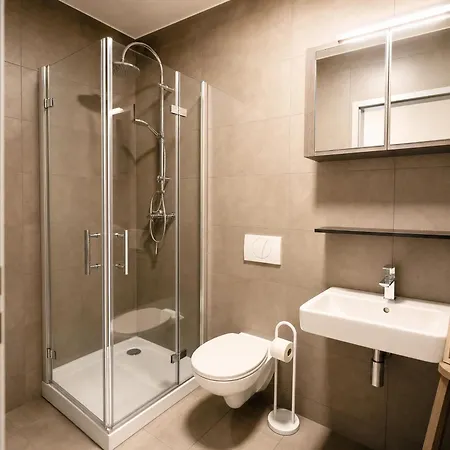 Helmut - Bahnhof Apartment